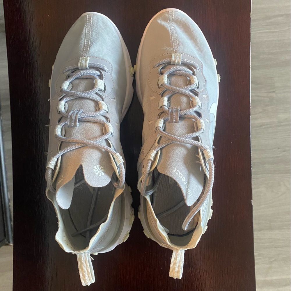 Nike Women’s React Element 55 Casual Sneakers - Light Grey/White - Picture 2 of 4
